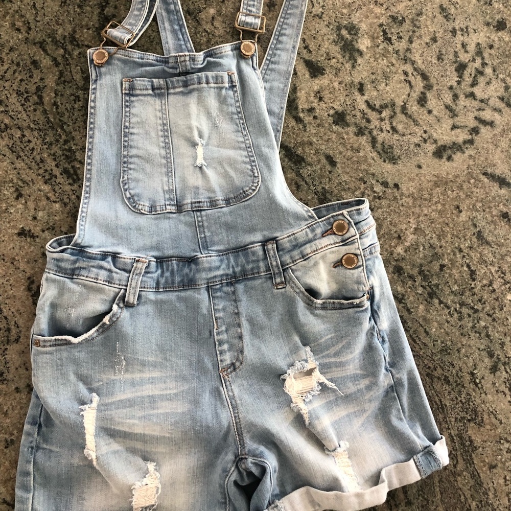 Overall shorts